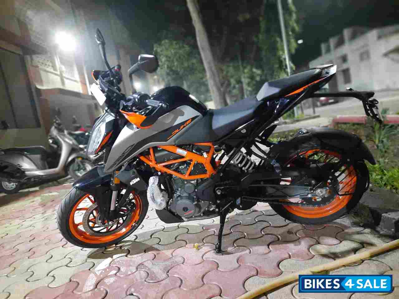 Silver KTM Duke 390 BS6