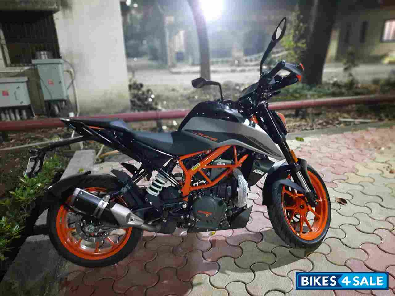 Silver KTM Duke 390 BS6 Silver KTM Duke 390 BS6