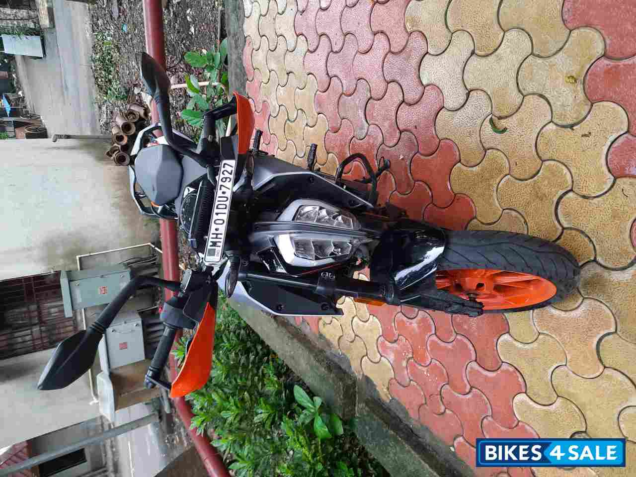 Silver KTM Duke 390 BS6 Silver KTM Duke 390 BS6