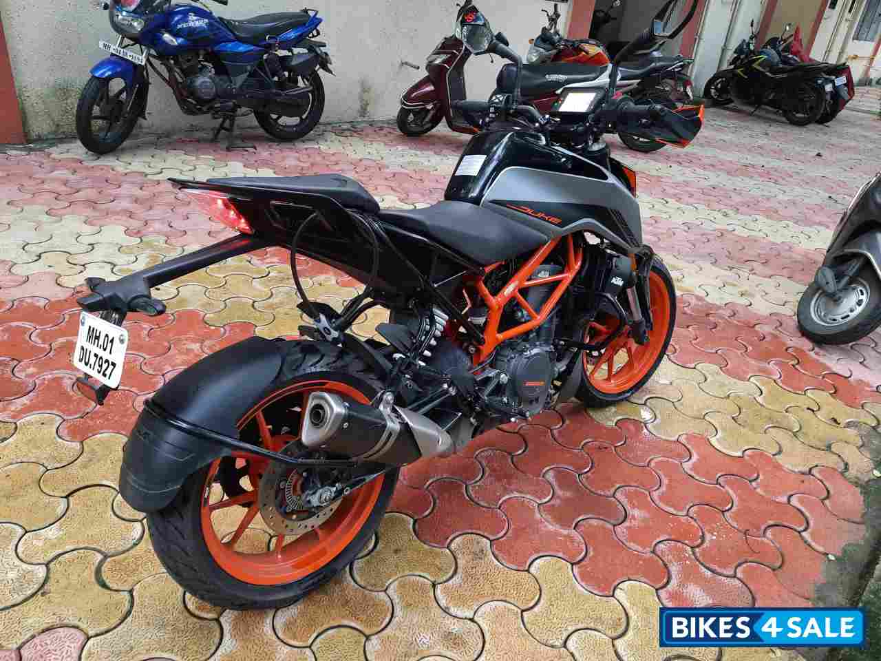 Silver KTM Duke 390 BS6 Silver KTM Duke 390 BS6
