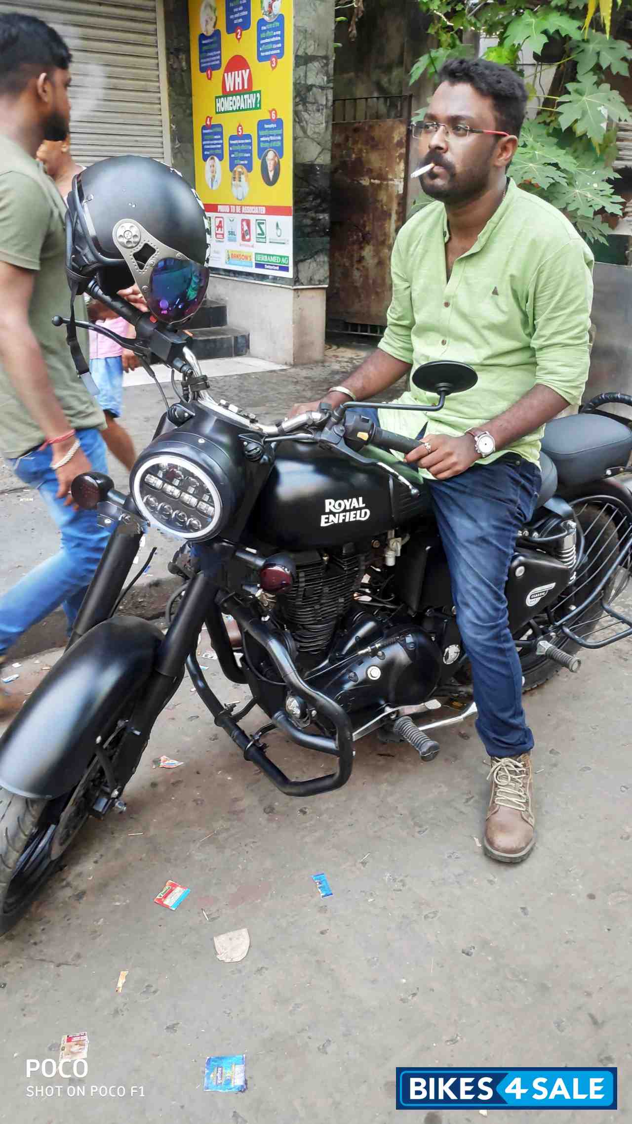 Matt Black Royal Enfield Classic 350 Matt Black Royal Enfield Classic 350