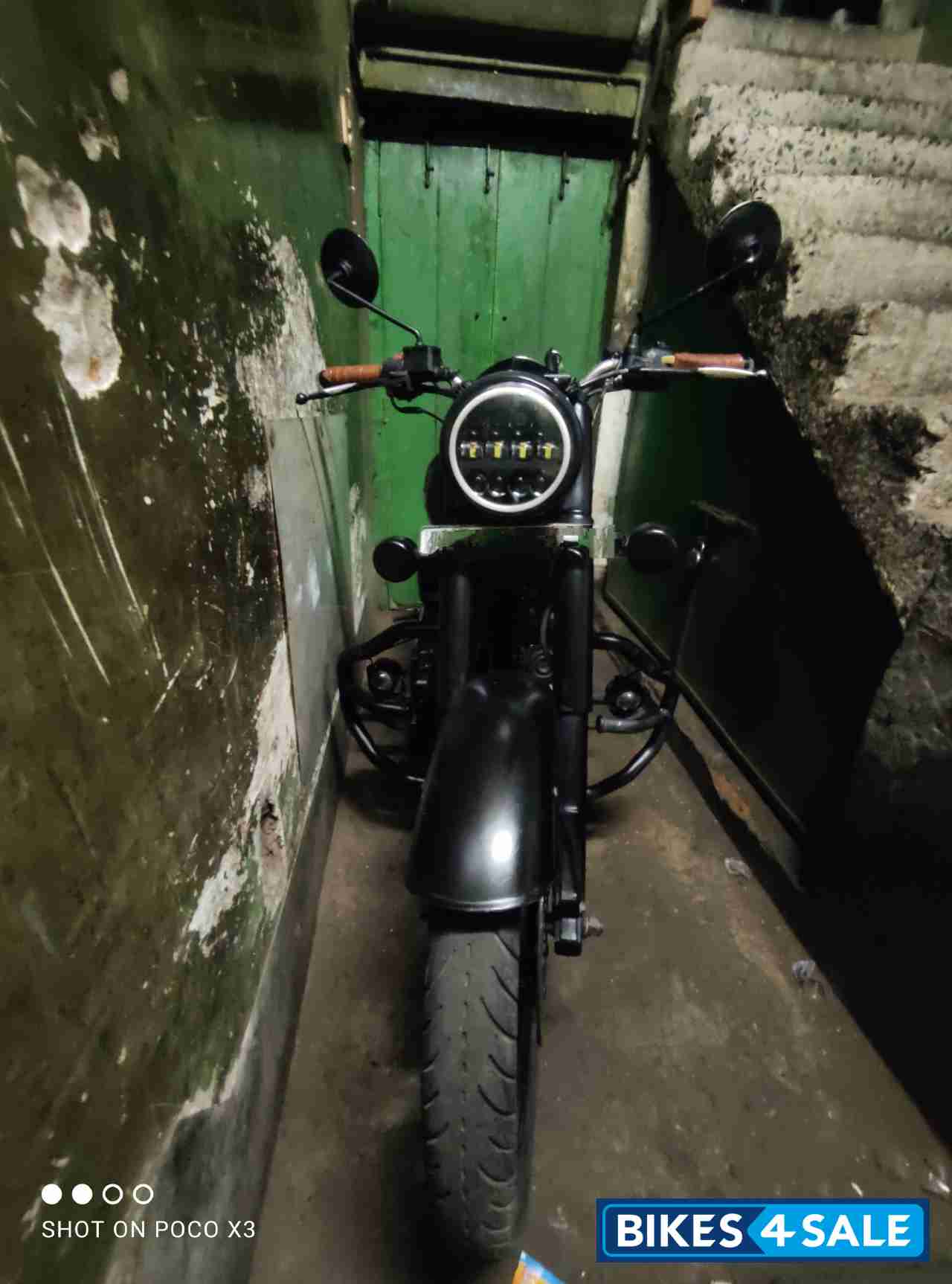 Matt Black Royal Enfield Classic 350 Matt Black Royal Enfield Classic 350