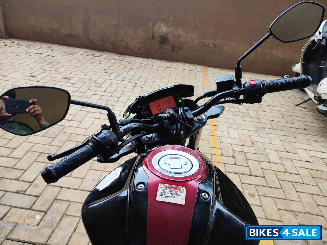 Black & Red Suzuki Gixxer 150