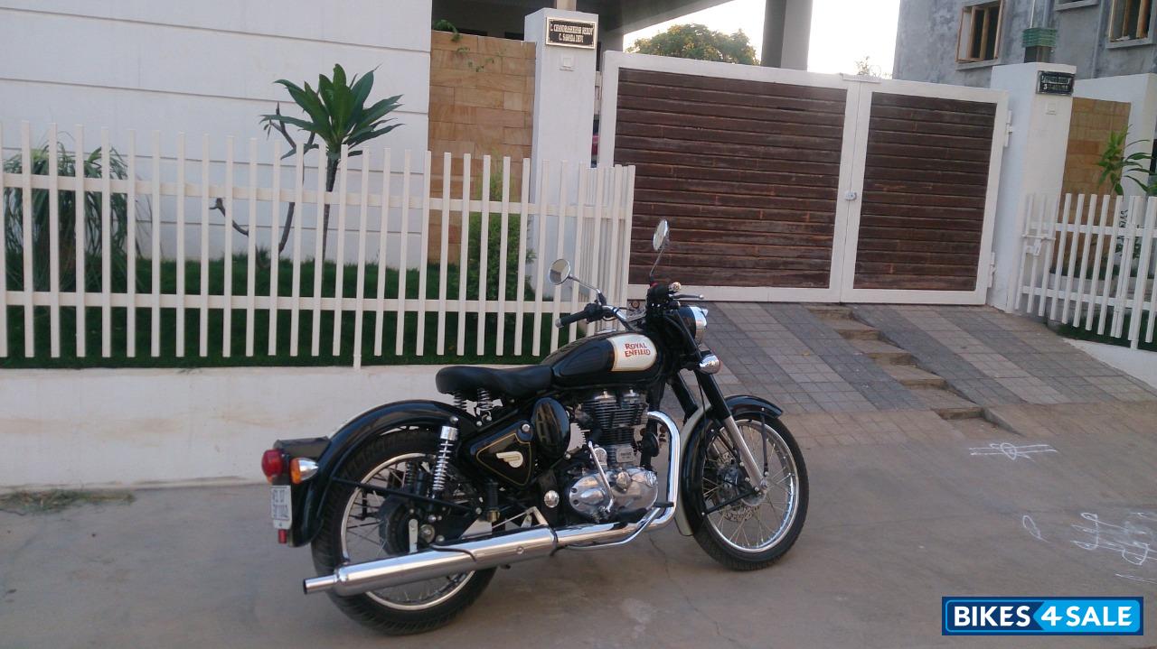 Black Royal Enfield Classic 500