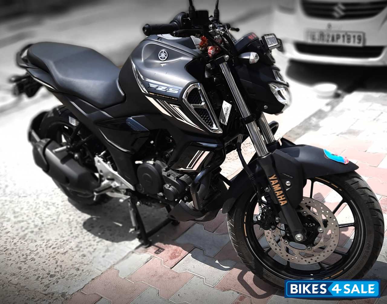 Dark Knight Yamaha FZS-FI ABS Vintage