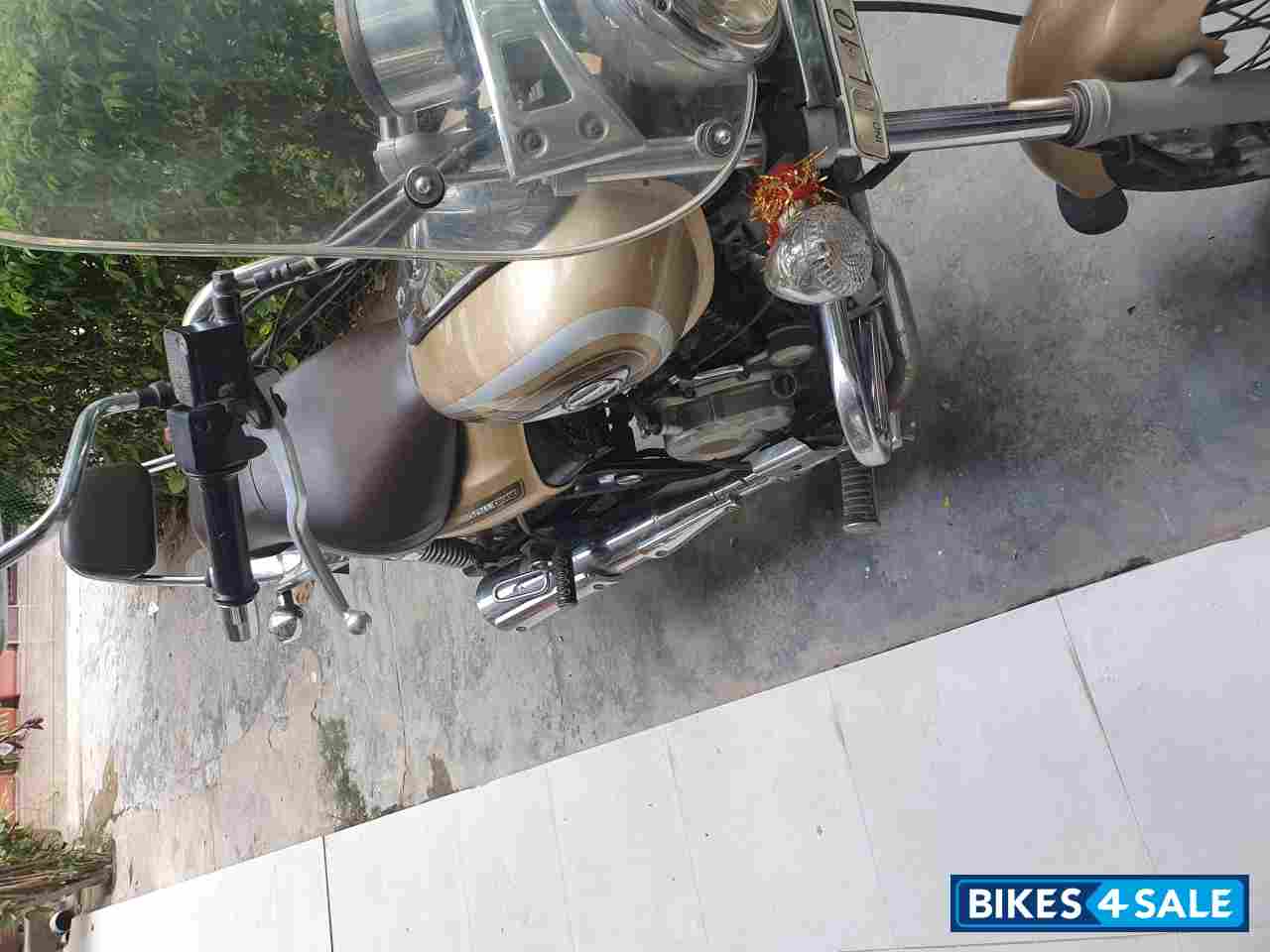 Golden Bajaj Avenger Cruise 220