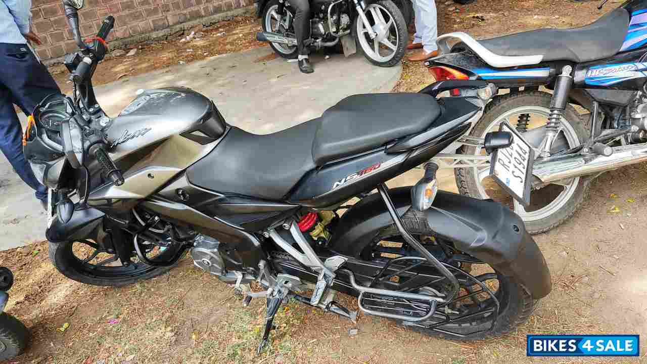 Glossy Grey Bajaj Pulsar NS 160 BS6