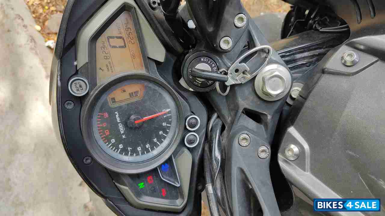 Glossy Grey Bajaj Pulsar NS 160 BS6