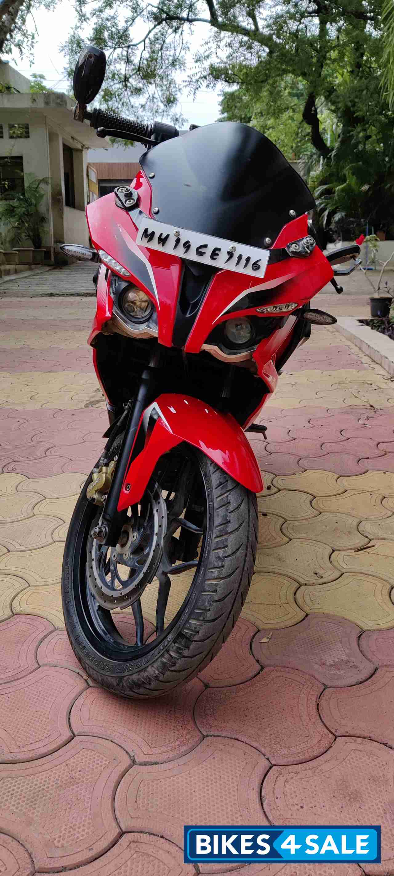 Red Bajaj Pulsar RS 200
