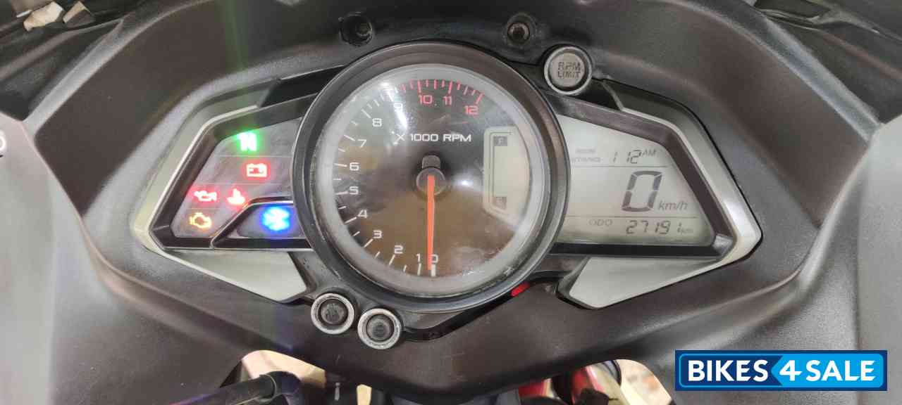 Red Bajaj Pulsar RS 200