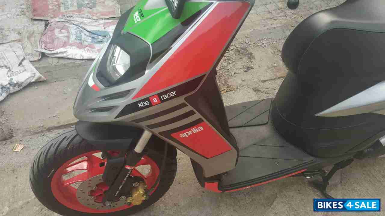 Grey Aprilia SR 150 Race