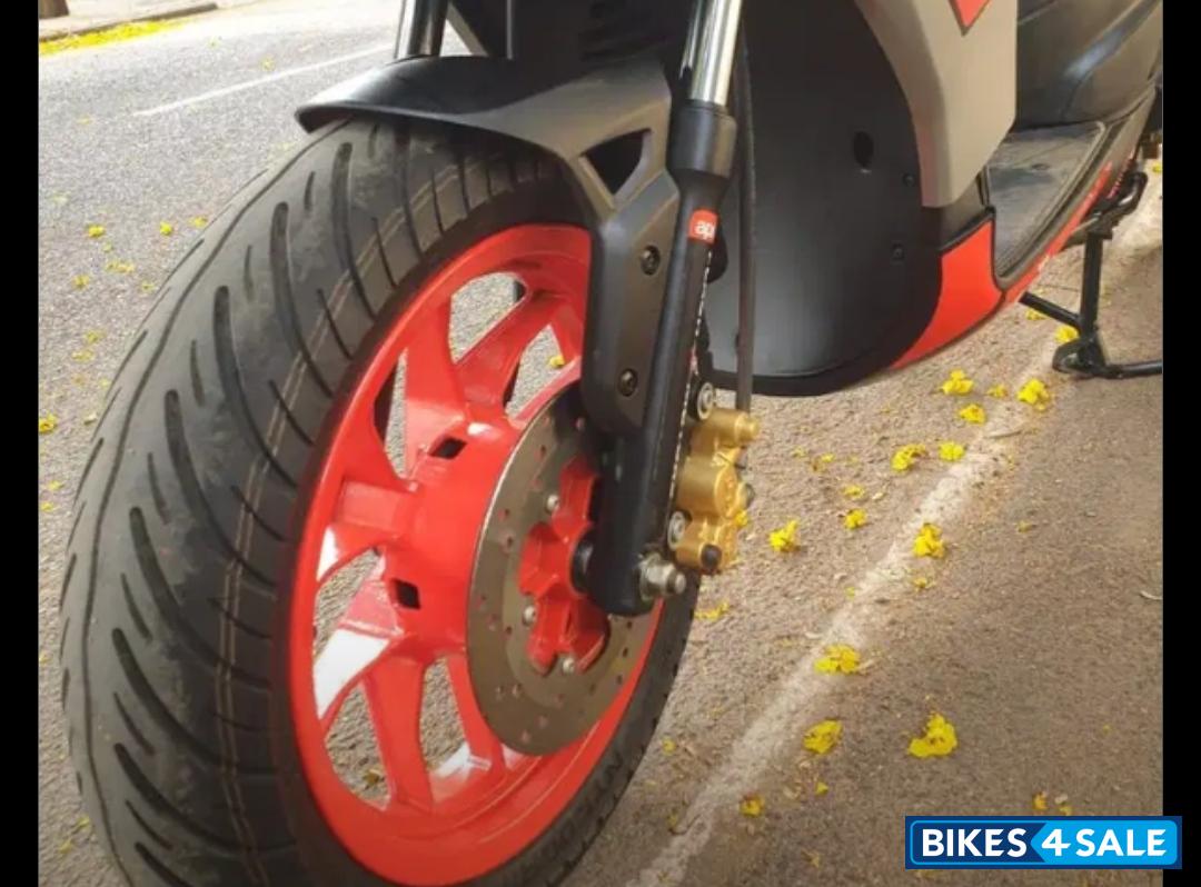 Grey Aprilia SR 150 Race