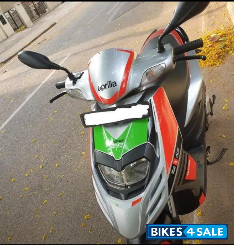 Grey Aprilia SR 150 Race