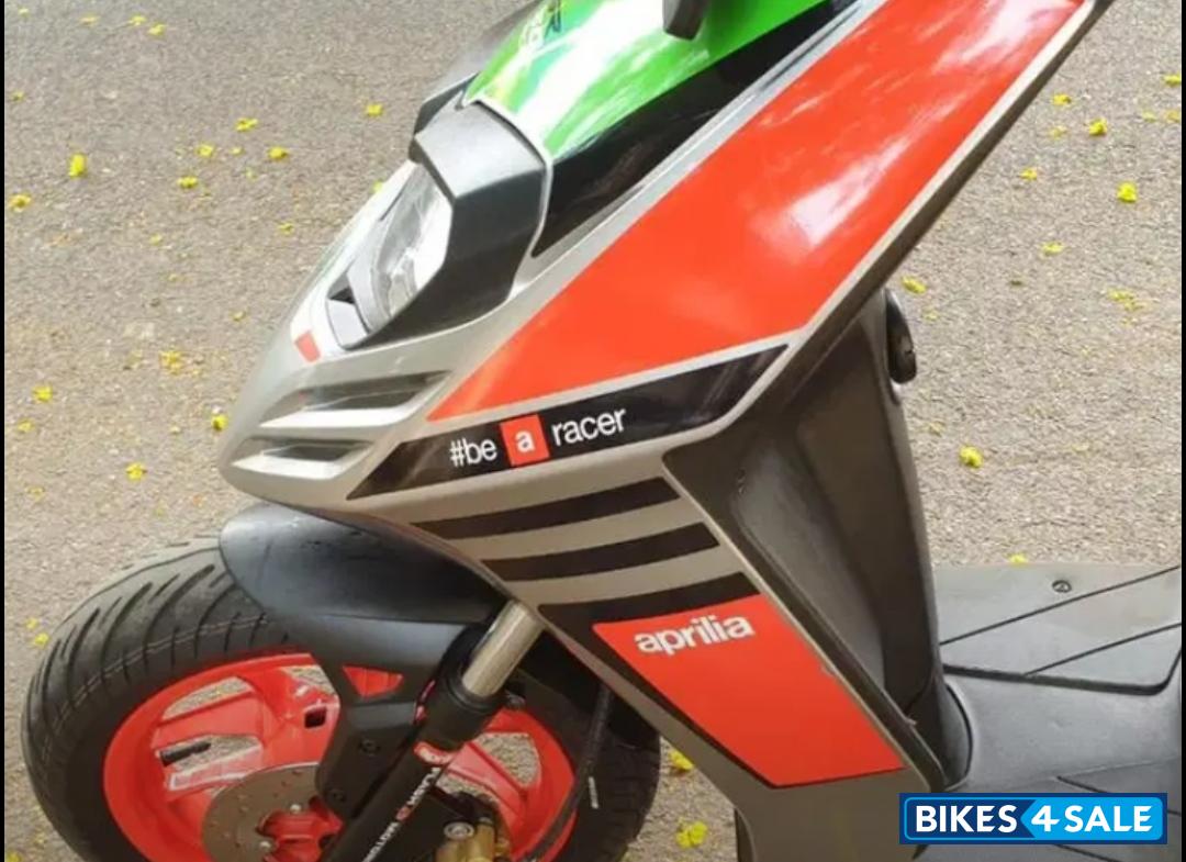 Grey Aprilia SR 150 Race