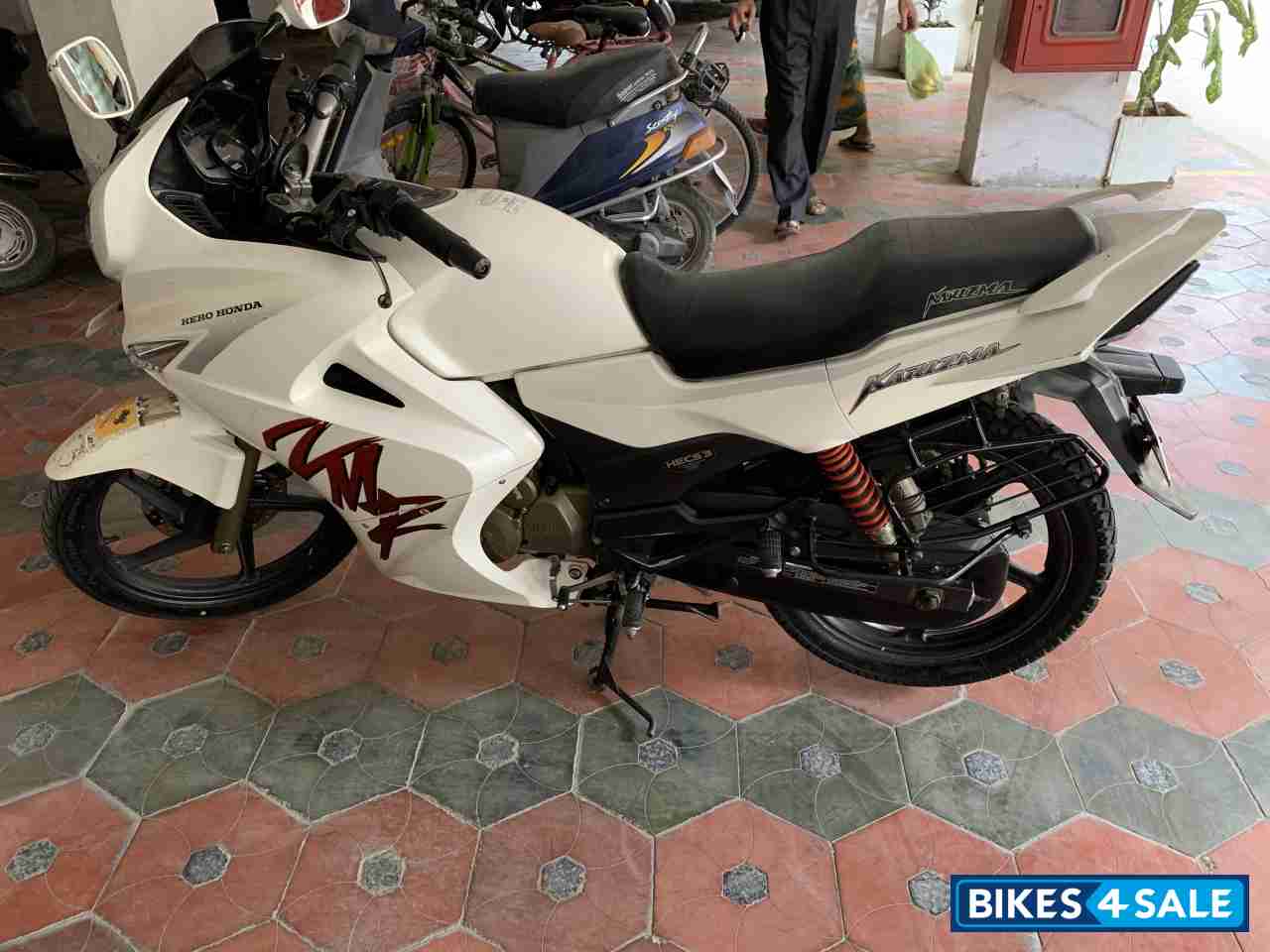 White Hero Karizma ZMR