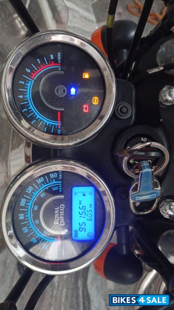 White Royal Enfield Thunderbird X 350