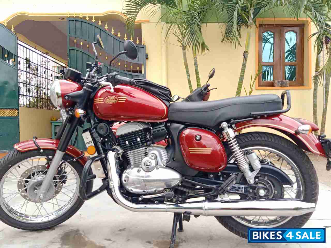 Comet Red Jawa 42 Dual Channel ABS Orion Red