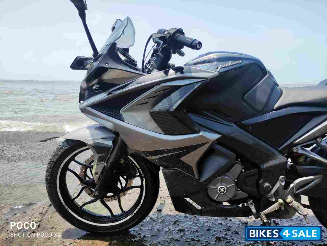 Black Bajaj Pulsar RS 200 ABS Black Bajaj Pulsar RS 200 ABS