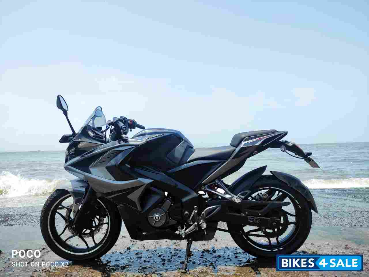 Black Bajaj Pulsar RS 200 ABS Black Bajaj Pulsar RS 200 ABS