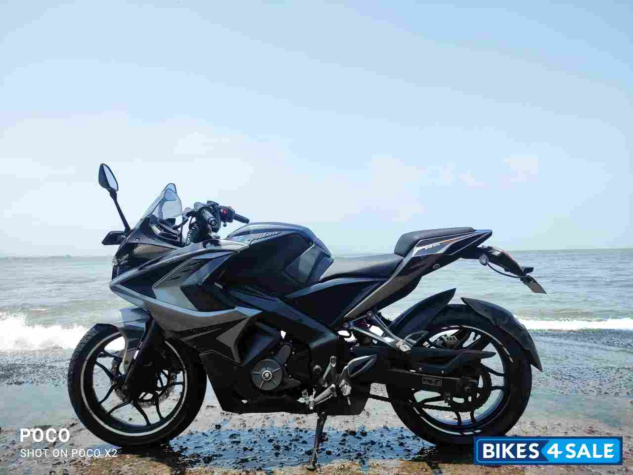 Black Bajaj Pulsar RS 200 ABS Black Bajaj Pulsar RS 200 ABS
