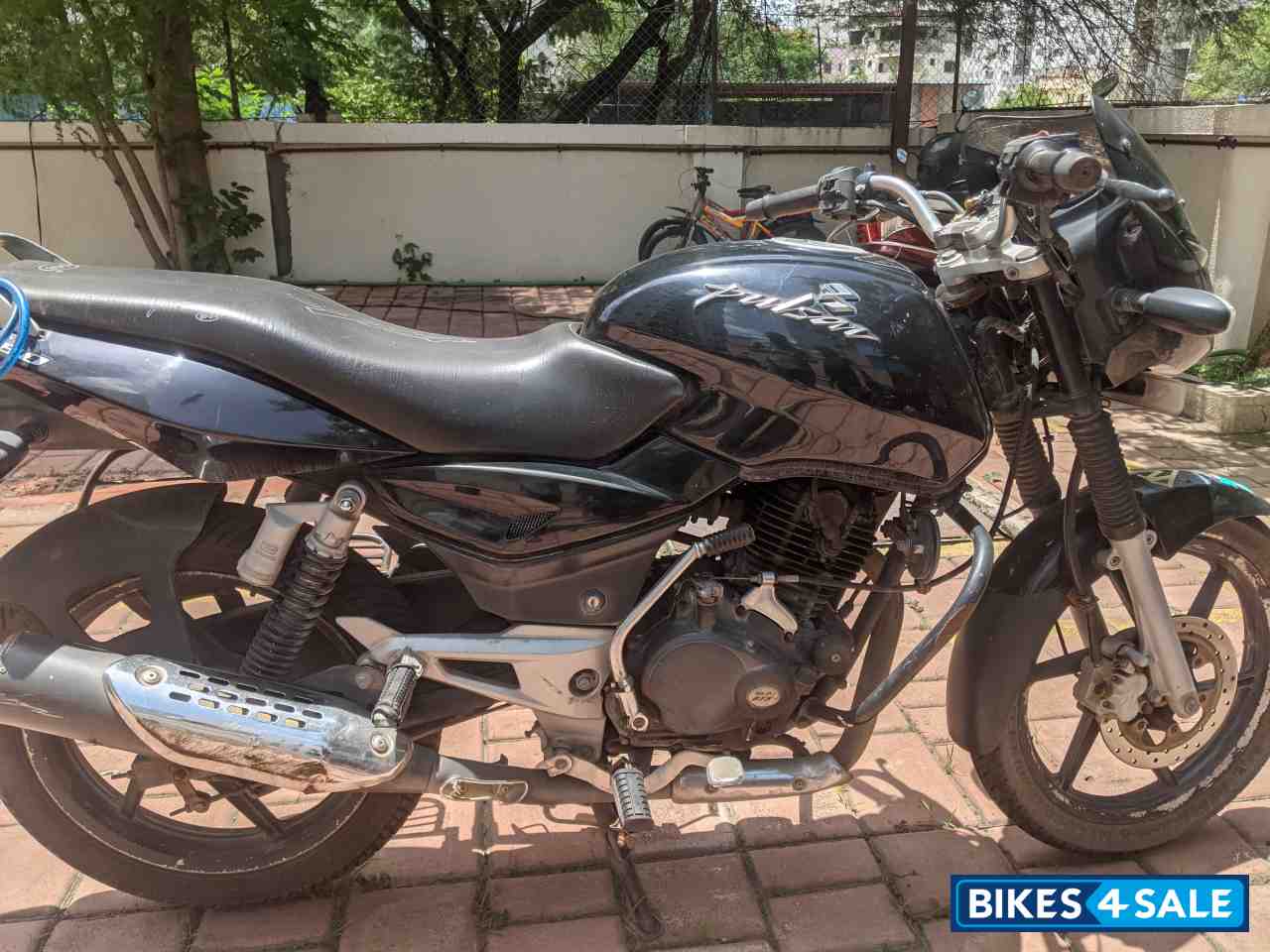 Black Bajaj Pulsar 180 DTSi Black Bajaj Pulsar 180 DTSi