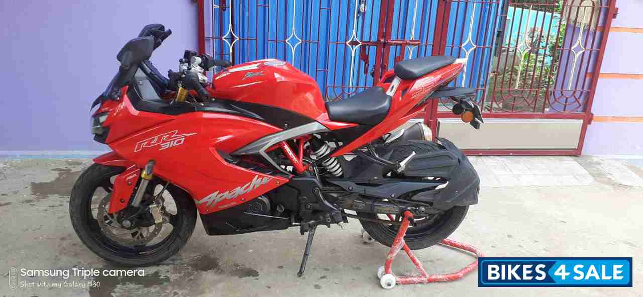 Red TVS Apache RR 310