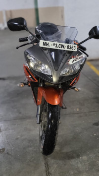 Black Yamaha YZF R15 V2