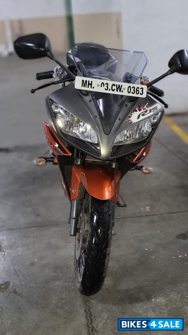 Black Yamaha YZF R15 V2