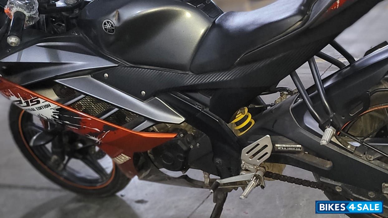 Black Yamaha YZF R15 V2