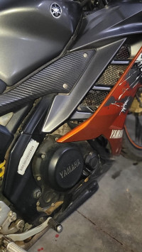 Black Yamaha YZF R15 V2