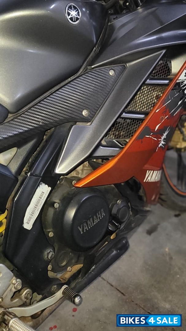 Black Yamaha YZF R15 V2