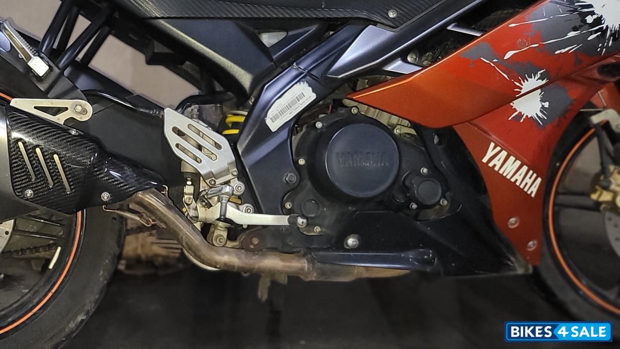 Black Yamaha YZF R15 V2