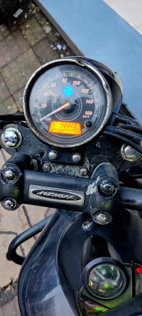 Bajaj Avenger 220 DTS-i