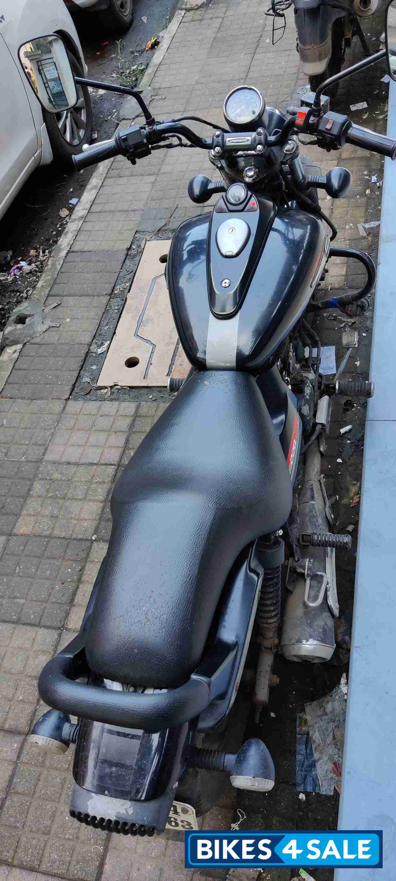 Bajaj Avenger 220 DTS-i