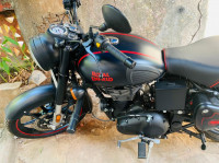 Royal Enfield Classic Stealth Black