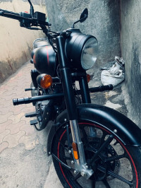 Royal Enfield Classic Stealth Black