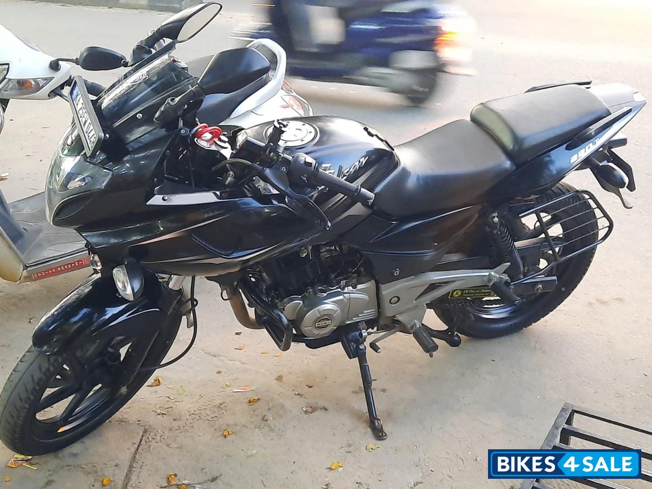 Black Bajaj Pulsar 220F