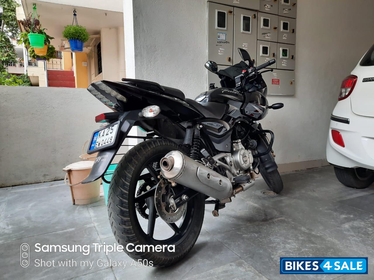 Black Bajaj Pulsar 220F