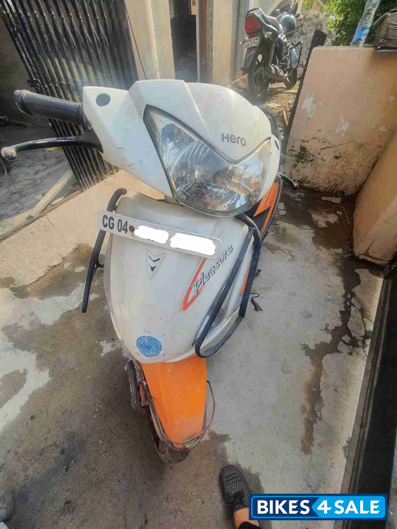 White And Orange Hero Pleasure