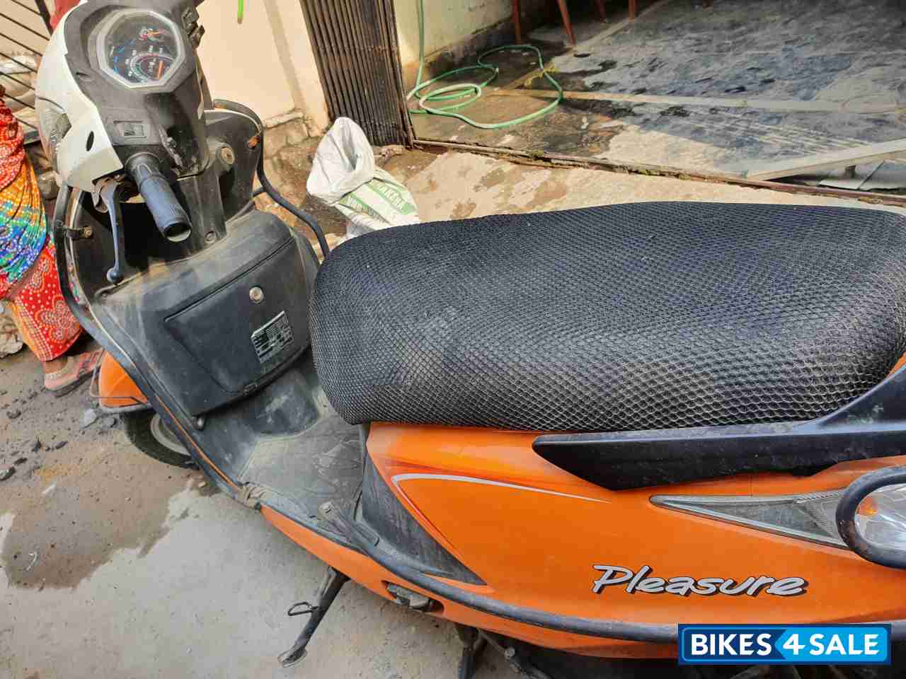 White And Orange Hero Pleasure