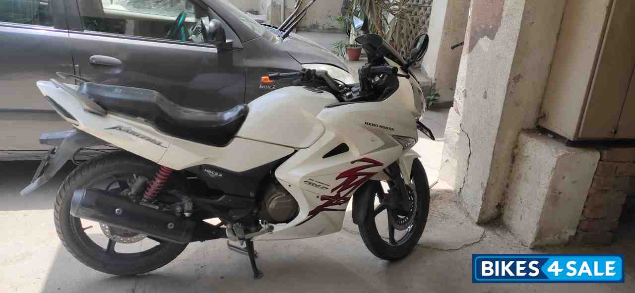 White Hero Karizma ZMR