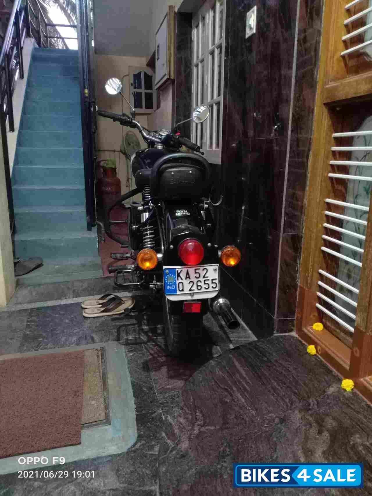 Black Royal Enfield Bullet Standard 350