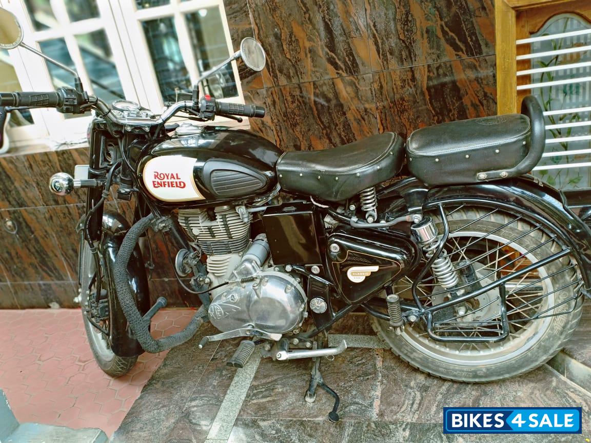 Black Royal Enfield Bullet Standard 350