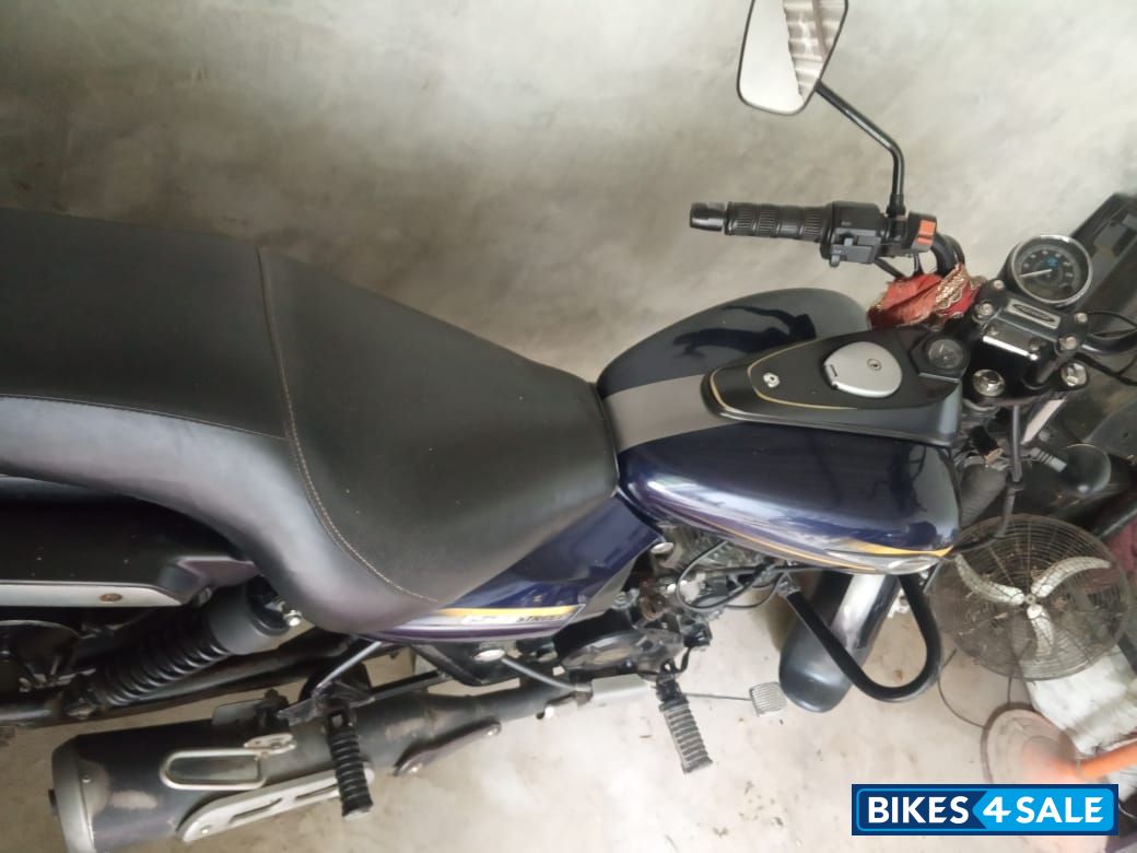 Blue Bajaj Avenger Street 150