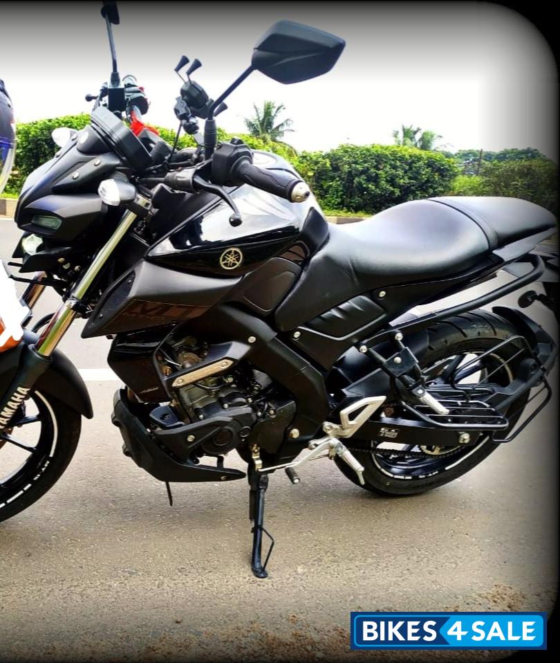 Black Yamaha MT-15