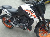 White KTM Duke 125