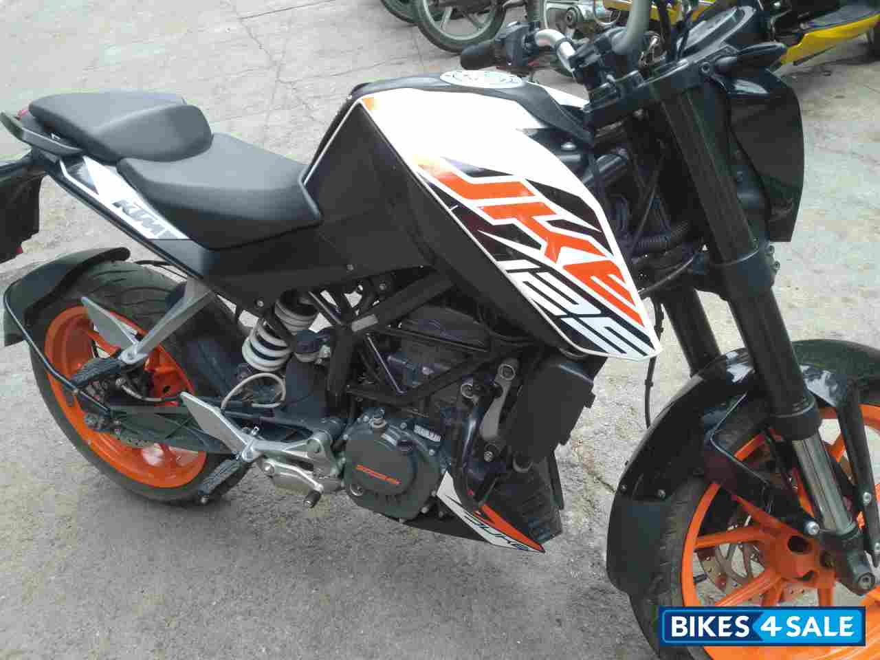 White KTM Duke 125