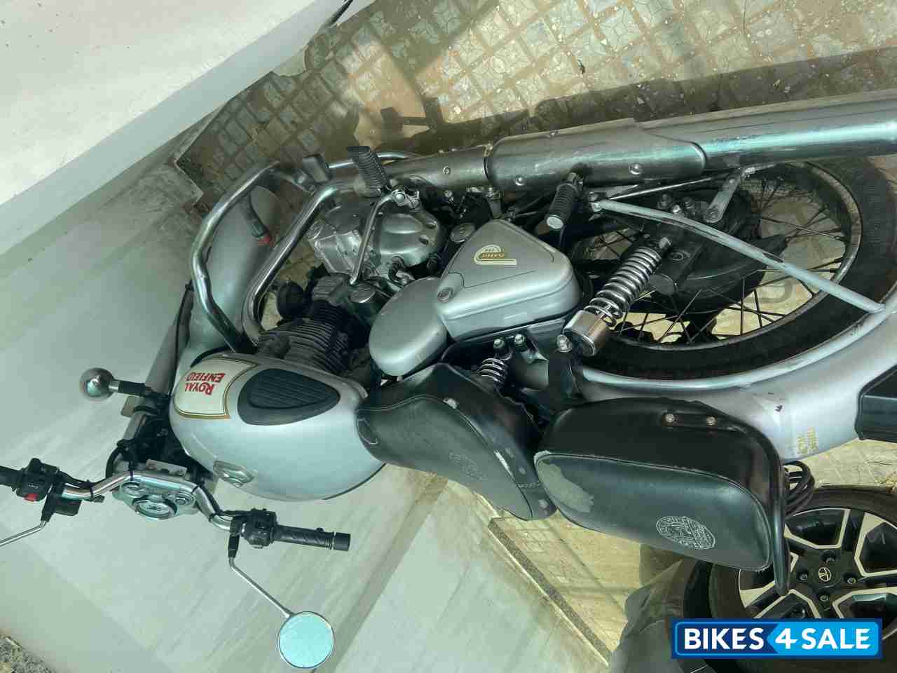 Silver Royal Enfield Classic 350 Silver Royal Enfield Classic 350