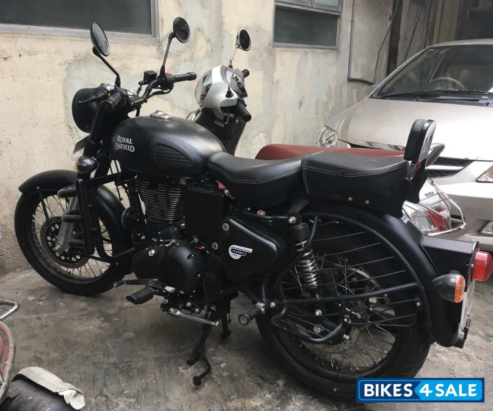 Matt Black Royal Enfield Classic Stealth Black