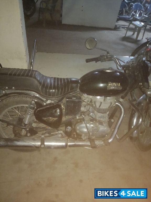 Black Royal Enfield Bullet Electra Twinspark